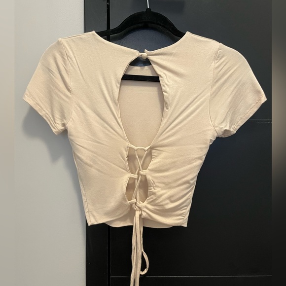 ⚡️2 for 20$!⚡️Open Back Crop Top - Picture 2 of 5